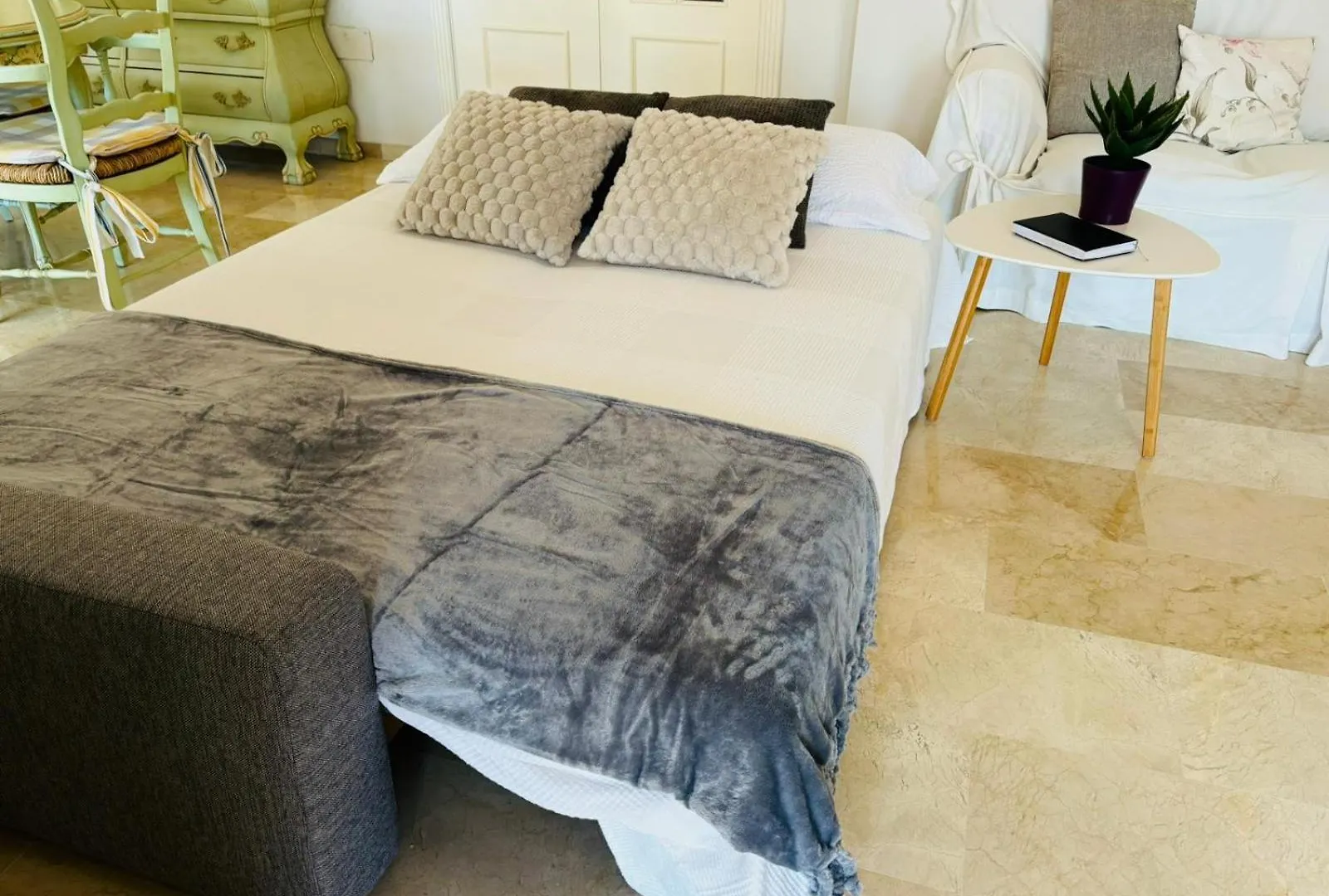 Chalet Con Piscina Privada En Primera Linea De Playa Torremolinos